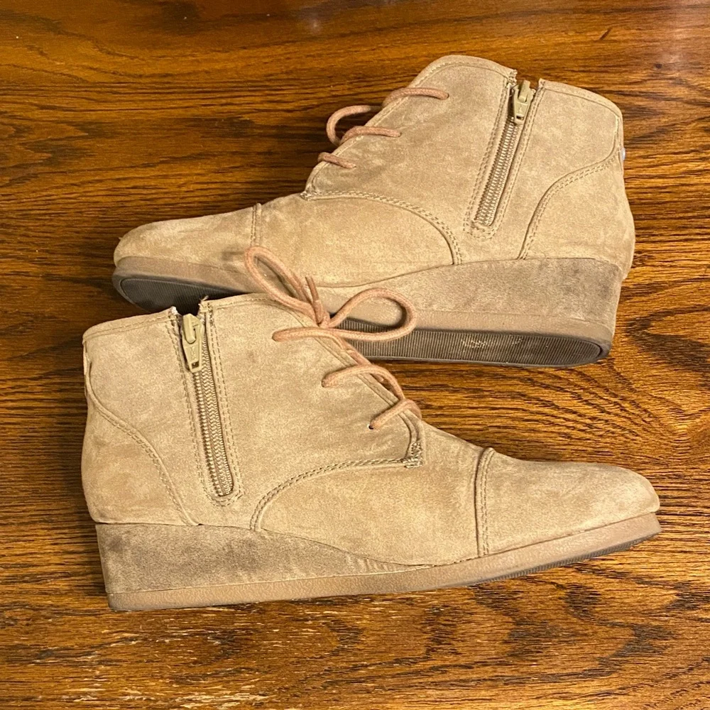 Cat & Jack Kids Tan Faux Suede Boots